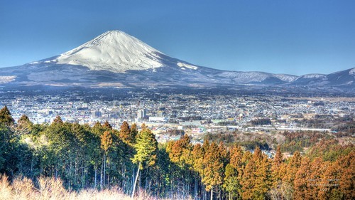 附赠1920×1080像素壁纸:远眺富士山