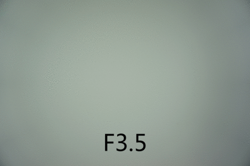 6这枚镜头在广角端暗角很严重,在f5.
