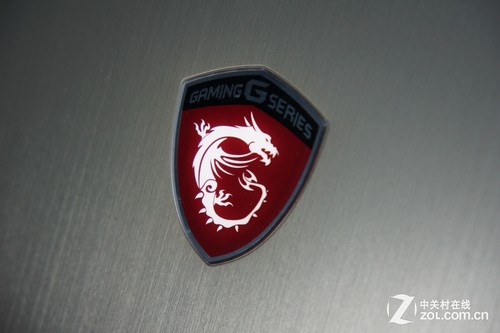 a面logo可随屏幕面板灯光一起发光节选自:游戏本中的土豪金 微星gs60